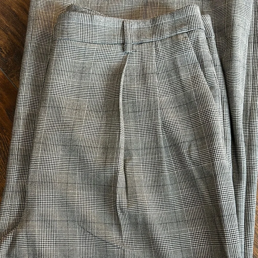 NWOT DKNY Women’s Black & Gray Plaid Wide Leg Pleated Pants